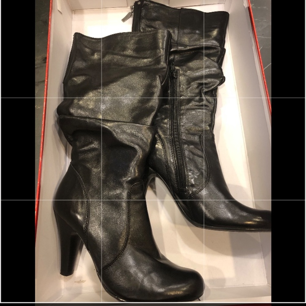 NWT Guess? Black leather slouchy boots size 7.5
